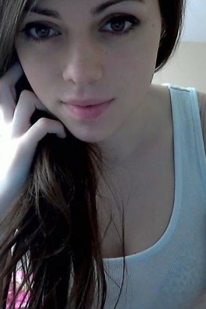 envie de rire, de chaud, de pas réfléchir trop longtemps Mina - rencontre-Teen-Châtellerault