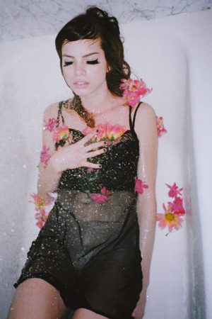 Je kiffe le sexe sans tabou Emilia - rencontre-Teen-Nantes