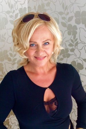 Envie de partager une soirée libérée à Rennes ? Monique - rencontre-Cougar-Rennes