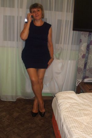 42 ans et en manque de pinceaux Delphine - rencontre-Milf-Nîmes