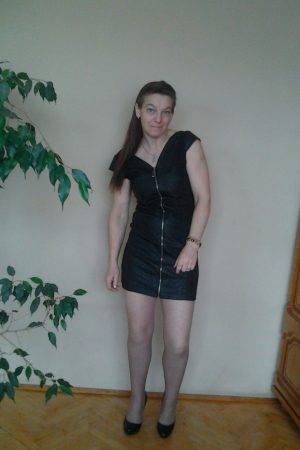 43 et loin des conventions Elena - rencontre-Milf-Poitiers