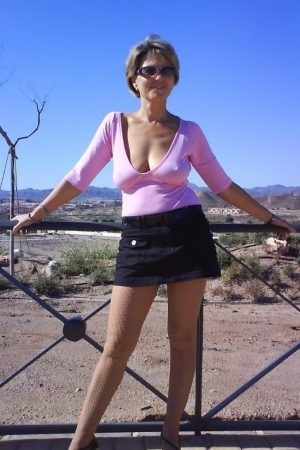 Laurence 52 ans cherche homme pour randonnées nues Laurence - rencontre-Naturiste-Colmar